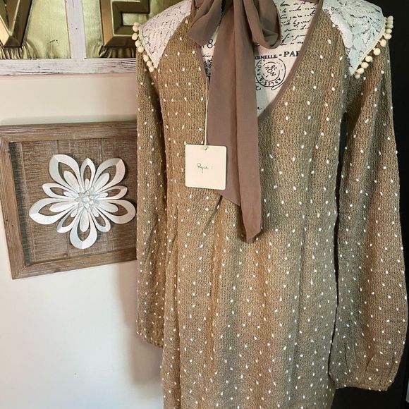 Pom Lace A -Line Sweater Top. Perfect for Fall 🍁
Ryu/Areve! - Picture 7 of 9